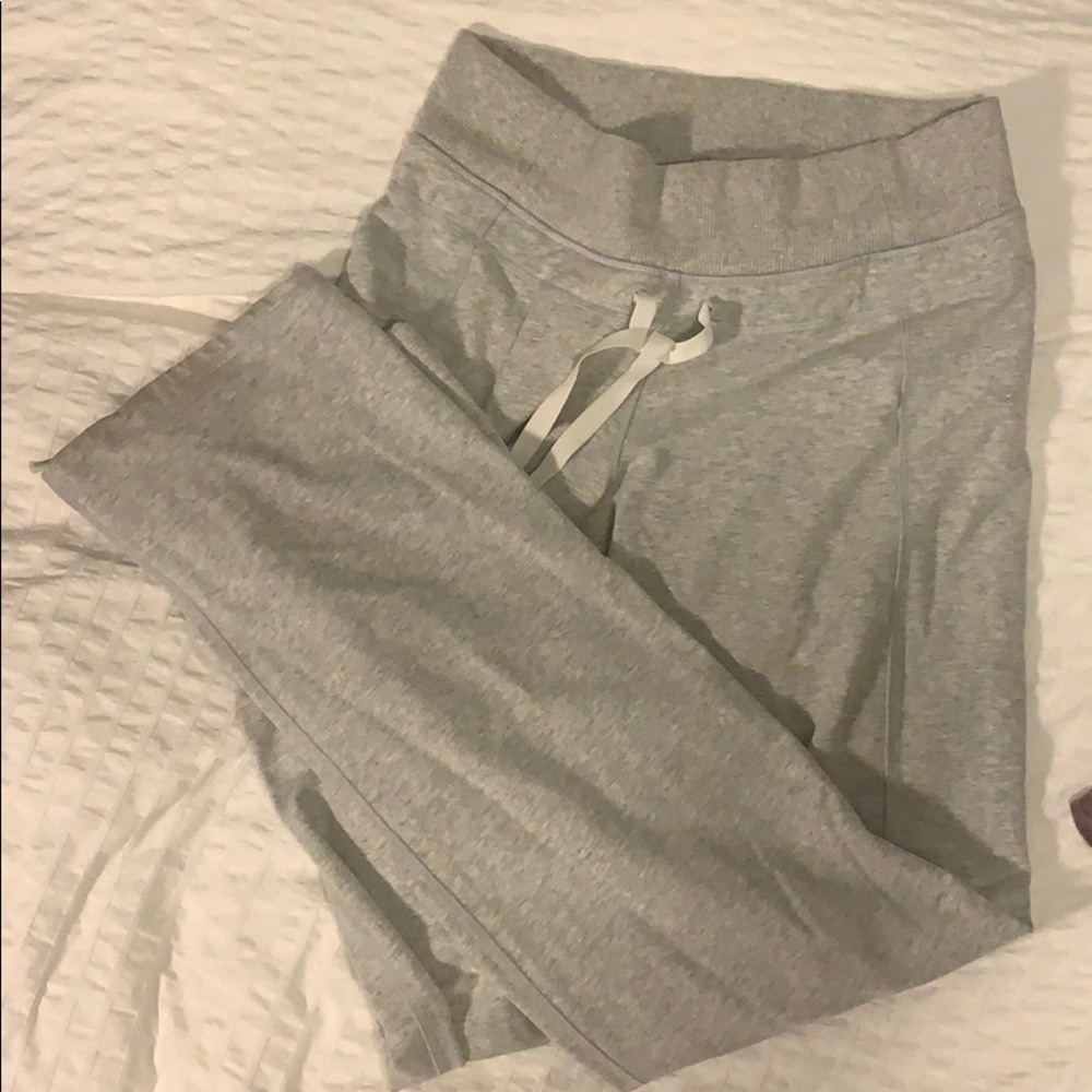 grey lululemon sweatpants